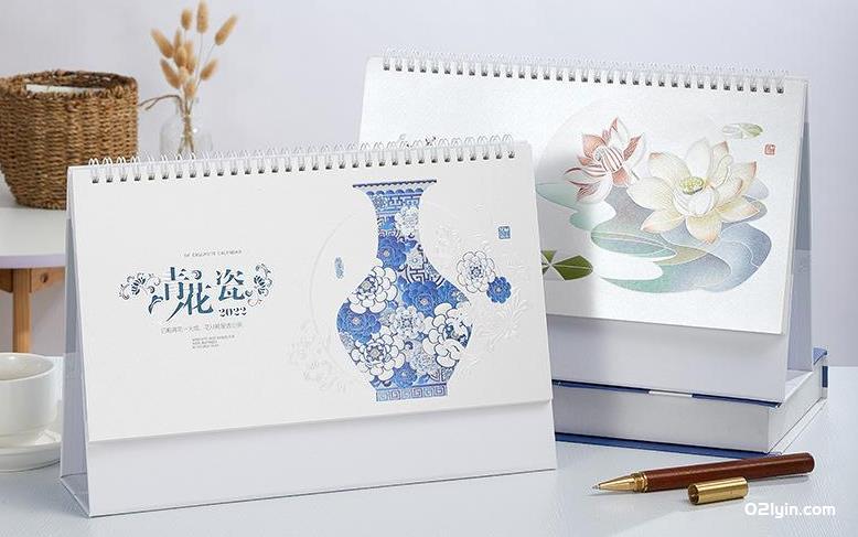 2022年珠光電雕臺歷四季養(yǎng)生 青花瓷 報(bào)春圖 月歷廠家批發(fā)